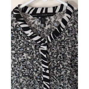 White House Black Market Black, White & Blue Floral Button Blouse